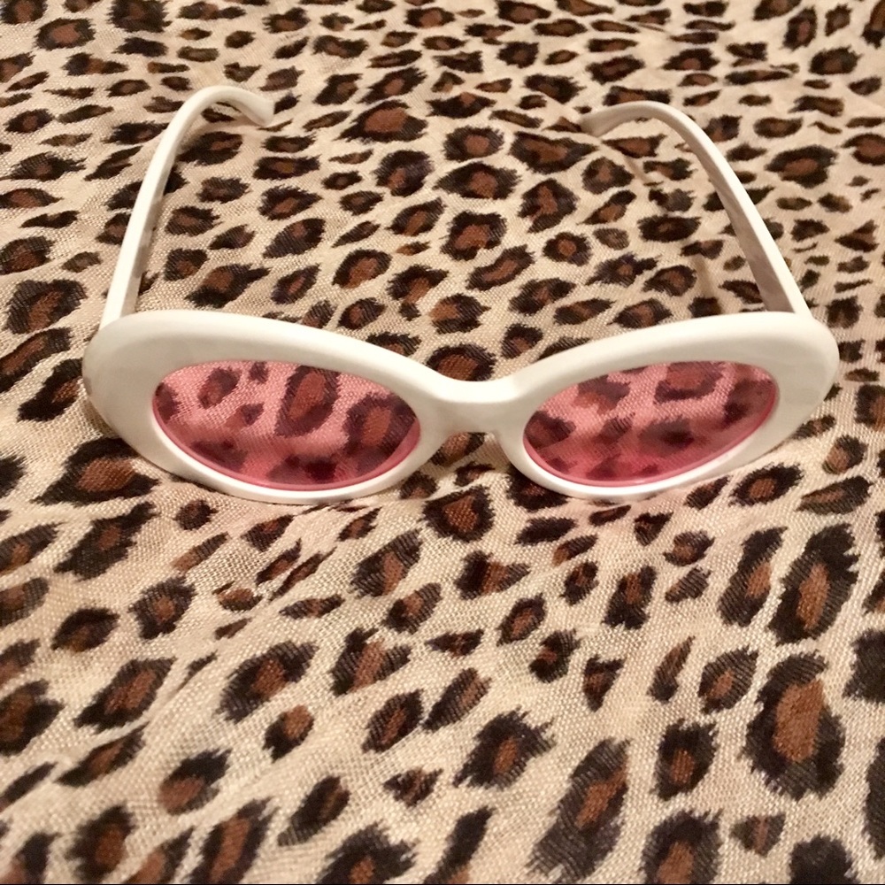 Vintage Clout Pink Oval Sunglasses🕶